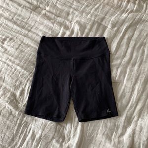 💛ALO💛 Size L Bike Shorts